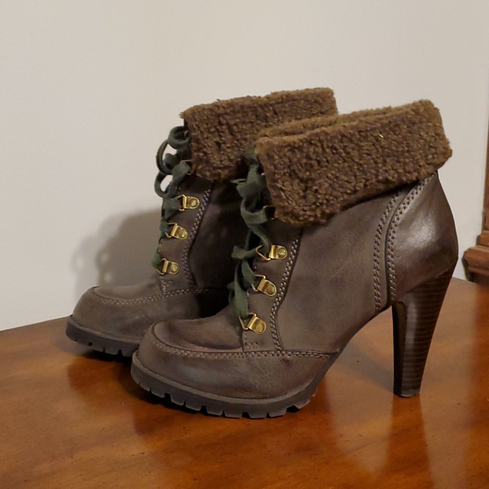 Fur lined ankle booties, size 6 - Picture 1 of 5
